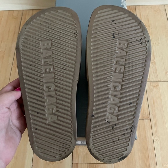 Balenciaga Pool Slides Size 35 - Picture 4 of 4